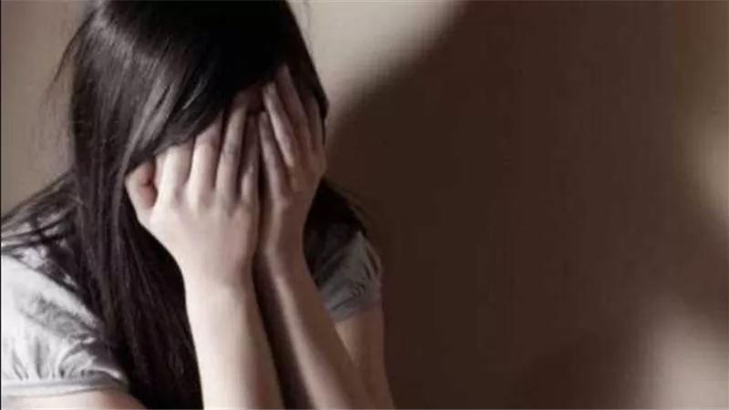 تفاصيل مثيرة في اتهام عامل دليفري بالتـ حر.ش بابنة دبلوماسي في المعادي