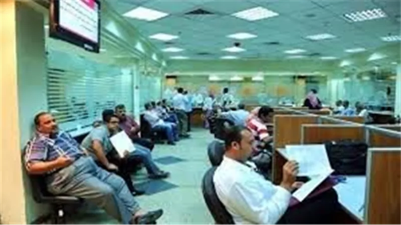 يطبق بأثر رجعي.. ضوابط ترقيات الموظفين بالدولة والحوافز الشهرية وتعديل رواتب
