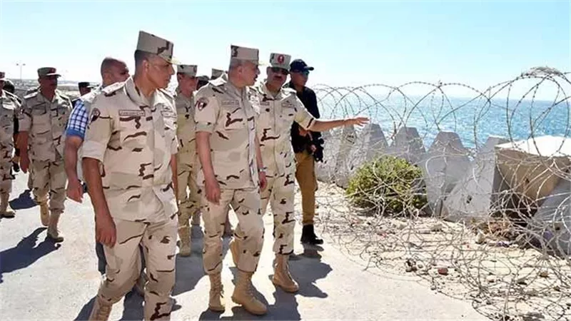 الفريق أحمد خليفة: رجال القوات المسلحة يحملون على عاتقهم مسؤولية الدفاع عن تراب الوطن 