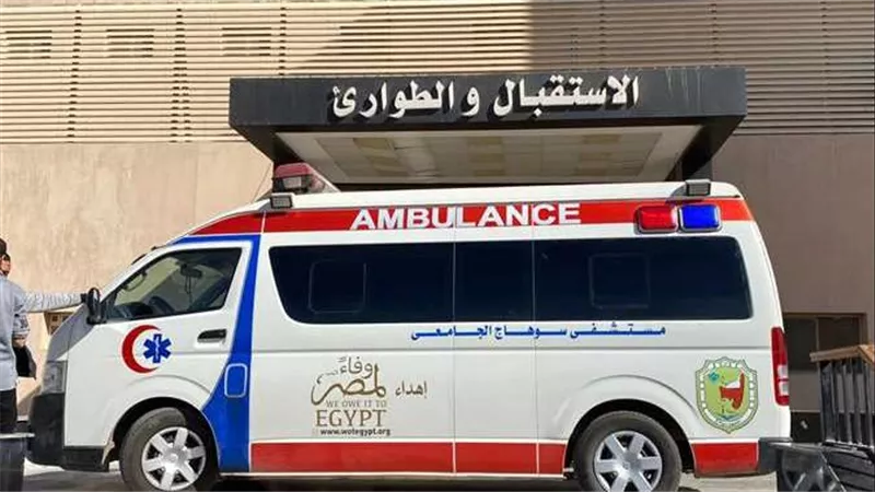 توفيت الطفلة وأصيب الأب.. حاول انقاذ ابنته بعد تعرضها لحادث تروسيكل فانقلبت بهما السيارة