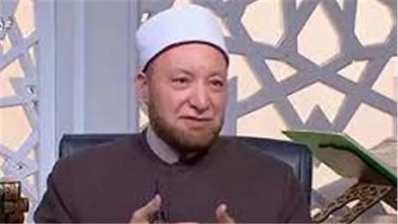 هل يجوز أن أمنع نفسي عن زوجي المدخن؟.. أمين الفتوى يجيب | فيديو
