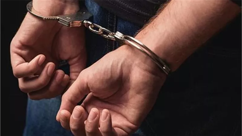 قتل أبوه وسط الشارع وهرب.. لماذا تخلص مراهق من والده في المقطم؟