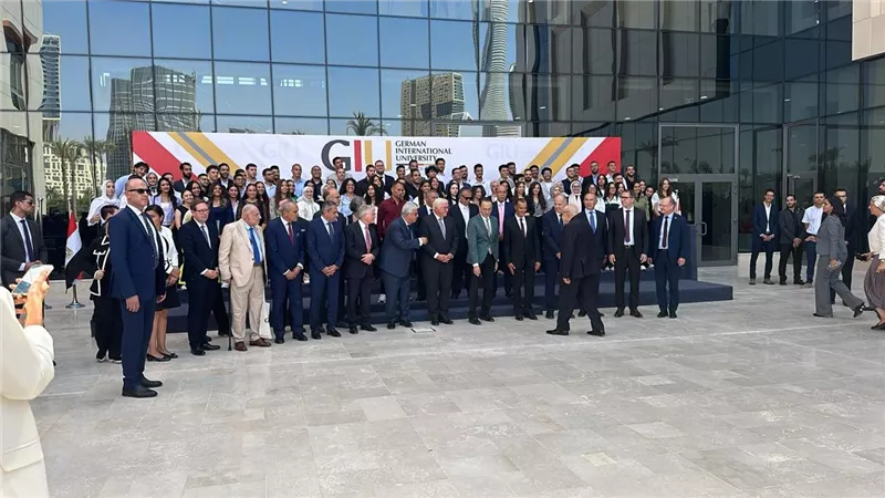 رئيس مجلس أمناء الجامعة الألمانية الدولية للرئيس الألماني: الخريجون المصريون قادرون على دعم الاقتصاد الألماني والأوروبي 