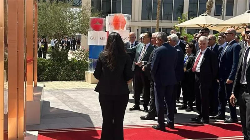 الرئيس الألماني يتفقد معرض الأبحاث والتكنولوجيا للجامعتان الألمانية GUC والدولية GIU (صور)