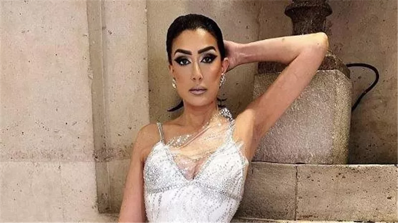 هل تقلد محمد رمضان؟..غادة عبد الرازق تثير الجدل من داخل الطائرة | شاهد