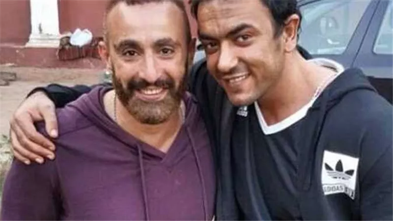 مين أول واحد ضربك؟.. أحمد السقا يمازح أحمد العوضي ورد مفاجئ من الأخير | فيديو