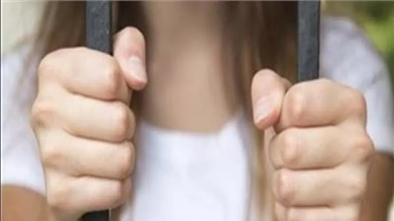 تؤجرها بـ50 جنيها.. تفاصيل صادمة في الحكم على ربة منزل تاجرت بابنتها