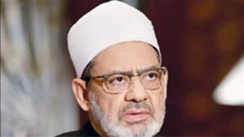 الأمر متروك لله.. ماذا حدث مع الشيخ أحمد الطيب وكيف رد الأزهر على الحملة ضده؟