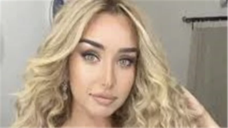 باللبني الفاتح.. هنا الزاهد تثير إعجاب جمهورها | شاهد