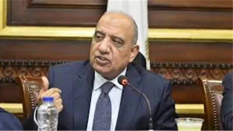 الكهرباء تبدأ الترشيد.. الوزير يصدر قرارا بتوفير ملايين الجنيهات ويثير قلق البعض