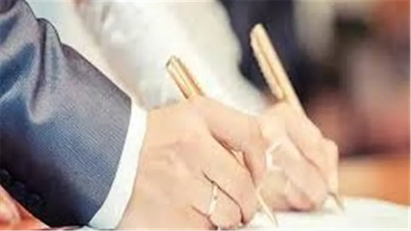 صدمة في المنيا.. عقد قرانه على زوجة والده وهي على ذمته وقرار من المحكمة