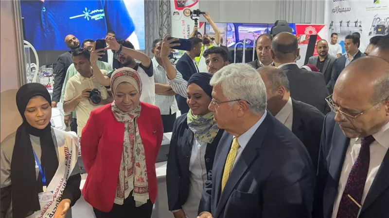 تطوير التعليم بالوزراء: طلاب جامعة مصر التكنولوجية يحصدون المركز الأول في الابتكارات الصناعية