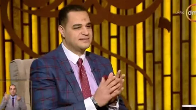 أحمد هارون: الزوجة تقولها بحبك أحسن ما تشترى لها الدنيا كلها | فيديو