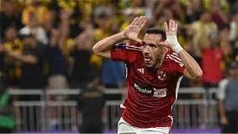 مفاجأة من علي معلول للاعبي الأهلي قبل مباراة الزمالك في السوبر الأفريقي