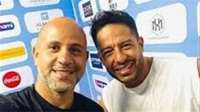 ما القصة؟.. مشادة بين محمد حماقي وعزيز الشافعي بسبب الأهلي والزمالك | فيديو