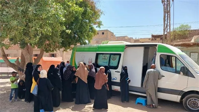 محافظ أسوان يكشف تطورات الأوضاع بعد إصابات النزلات المعوية |فيديو