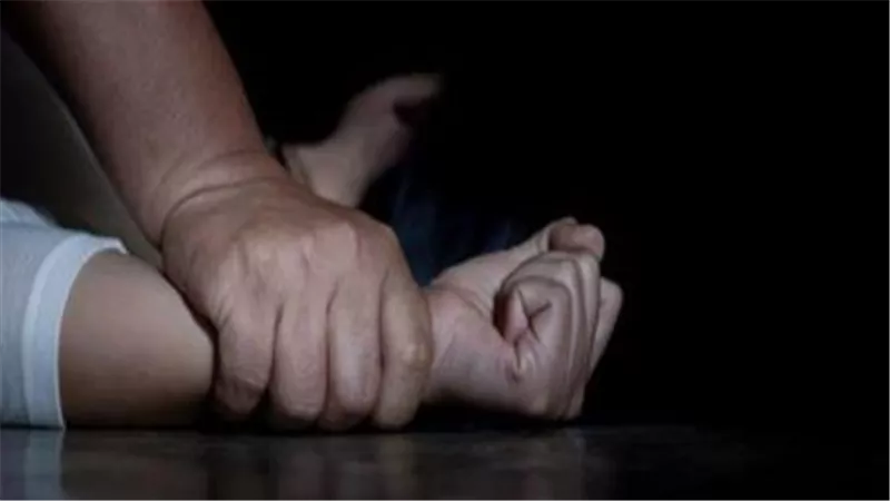اغتصب خادمته لمدة شهر.. القصة الكاملة لإحالة رجل أعمال شهير للجنايات