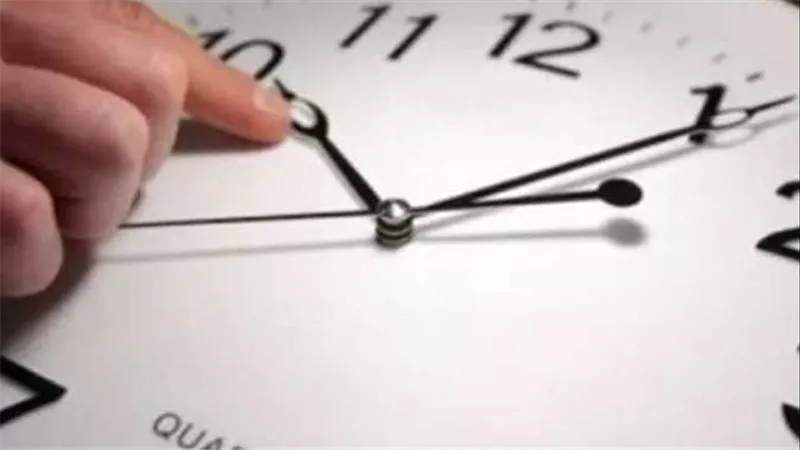 هل يؤثر على الحياة اليومية؟.. موعد تغيير الساعة وبداية التوقيت الشتوي رسميا في مصر
