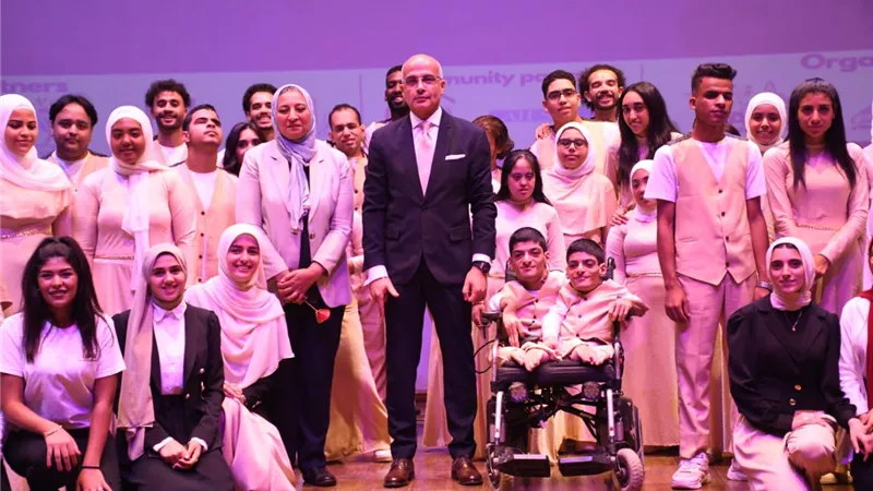 مستشار رئيس الجمهورية للصحة ورئيس جامعة عين شمس يشهدان ختام معسكر 