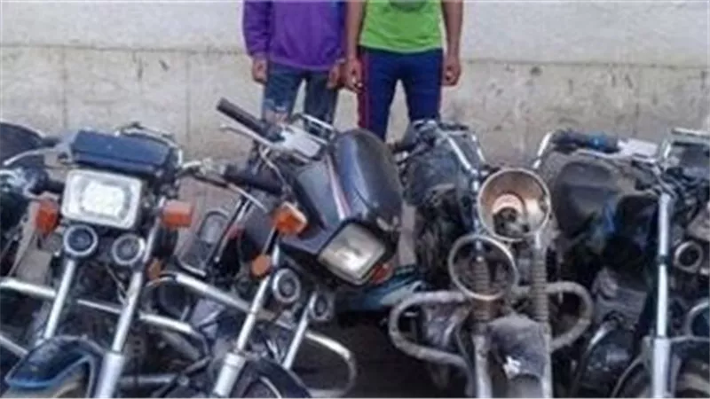بأسلوب توصيل الأسلاك.. سقوط عصابة سرقة الدراجات النارية في الفيوم 
