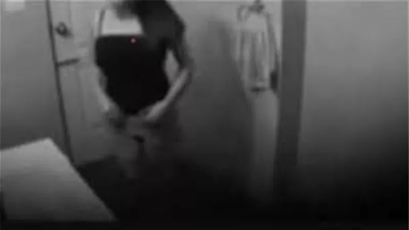 تفاصيل مثيرة في اتهام عامل بتصوير سيدة داخل حمام كافيه شهير بطنطا