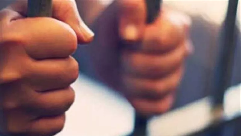 خلص عليها وقطع جثتها.. إحالة كهربائي للمحاكمة بتهمة قتل ابنته في الجيزة