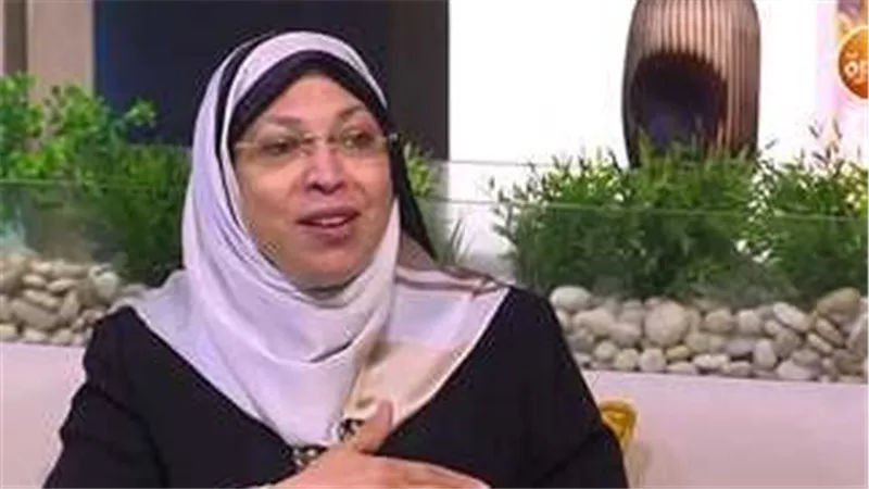 هل ارتداء البراندات إسراف؟.. نيفين مختار: هنتحاسب على أموالنا | فيديو