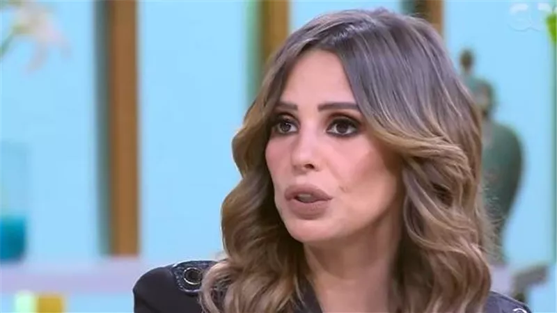 إيمان العاصي تكشف كواليس خناقة أحمد عز ونور الشريف في مسجون ترانزيت | فيديو