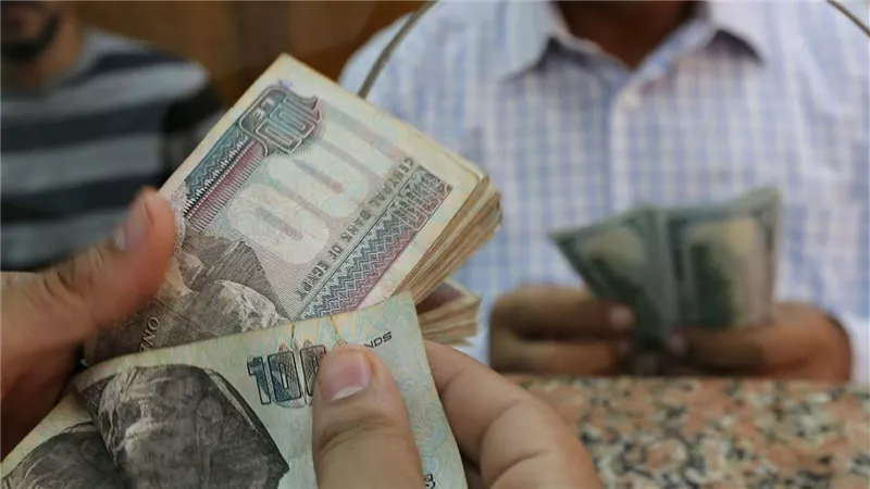 مفاجأة سارة والتنفيذ بعد أسبوع.. الحكومة تصدق على زيادة المرتبات 2000 جنيه لهؤلاء الموظفين