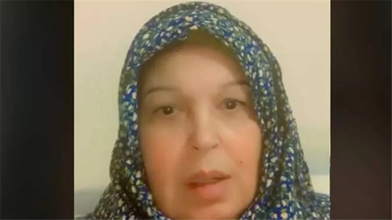 قلبي بيتقطع.. فيفي عبده تثير الجدل بعد ظهورها بالحجاب وبكائها فما القصة؟ | فيديو