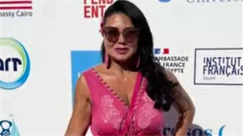 رانيا يوسف عن فستانها في مهرجان الجونة: «بـ 20 يورو من إسبانيا» | فيديو