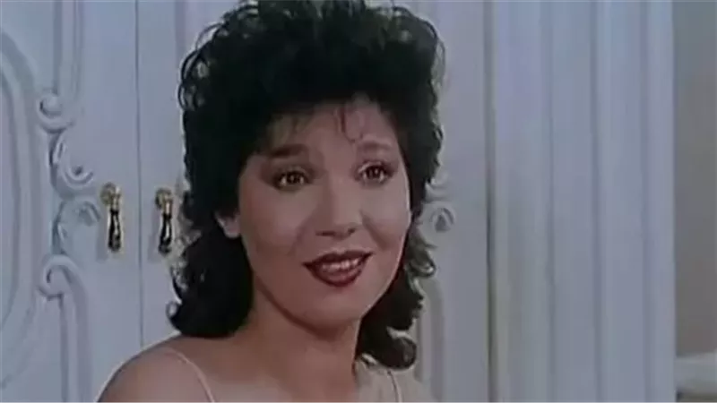 اتجوزت عرفي 10 سنين وكنت زوجة تانية.. اعترافات مثيرة للفنانة عايدة رياض | فيديو