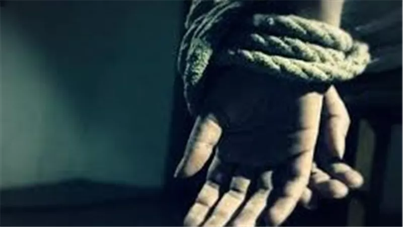 ربطها وعذبها.. تفاصيل صادمة عن فيديو مُسنة مطاي