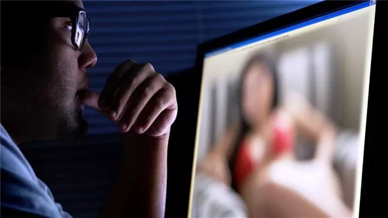 هددها بنشر صورها.. تفاصيل مثيرة في الحكم على المتهم بتهديد فتاة المطرية