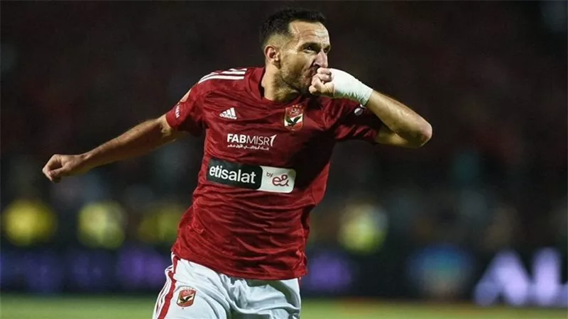 بعد إعلان رحيله.. كواليس جديدة عن مصير علي معلول مع الأهلي