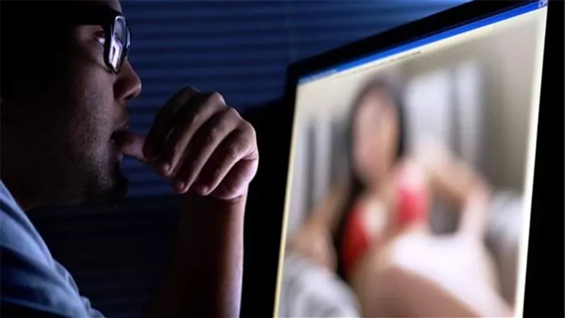 اقلعي هدومك علشان أطلع العفريت.. تفاصيل الحكم على المتهم بتهديد فتاة بورسعيد بنشر صورها