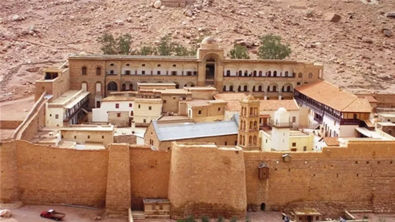 بعد شائعات إخلائه وطرد الرهبان.. ماذا يحدث في دير سانت كاترين؟