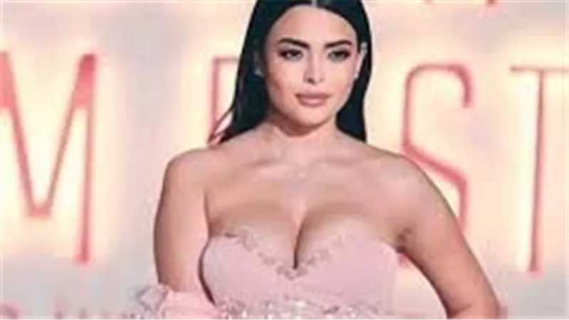 بعد أنباء ارتباطها بأمير المصري.. فساتين أثارت الجدل لـ أسماء جلال في الجونة | شاهد