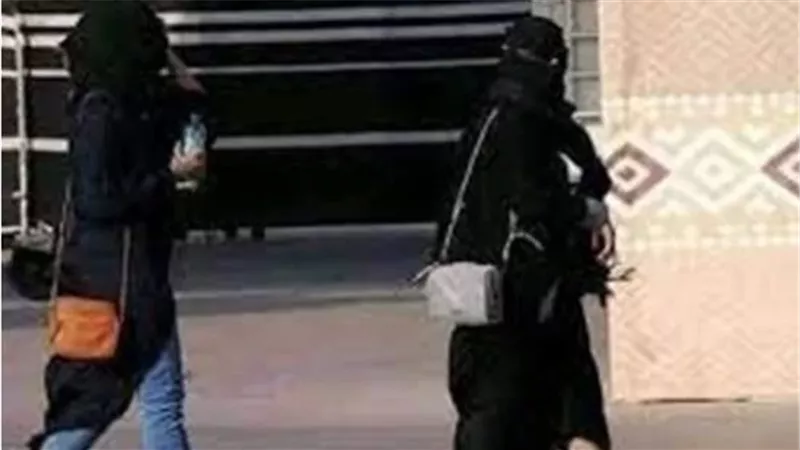 عينه زايغة وضعيف أمام العبايات.. حنان تطلب الخلع من زوجها في محكمة الأسرة