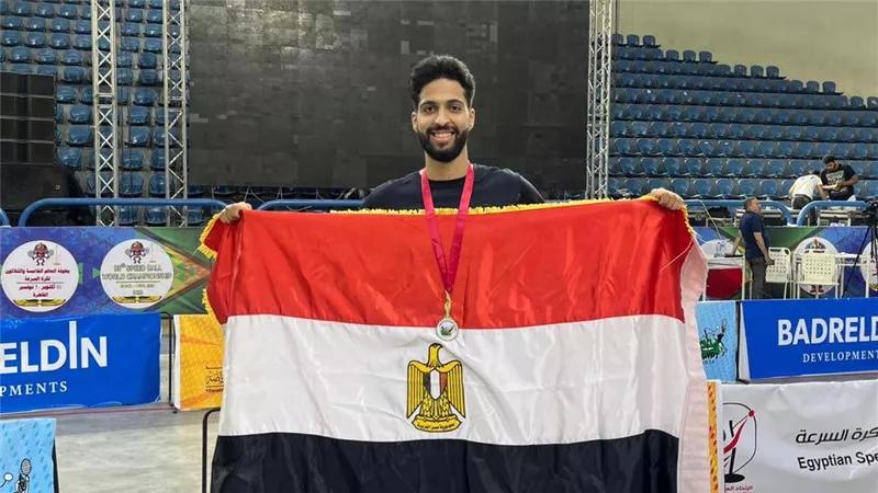 فوز طالب بالجامعة المصرية اليابانية بالمركز الأول في بطولة العالم لكرة السرعة 