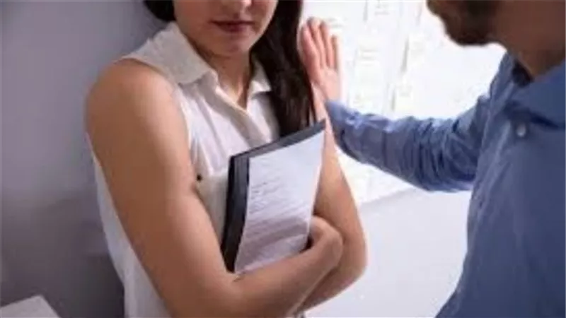 فعل فاضح داخل مخزن الكتب.. تطور مثير في واقعة اتهام مدير مدرسة بالفيوم بالتحرش