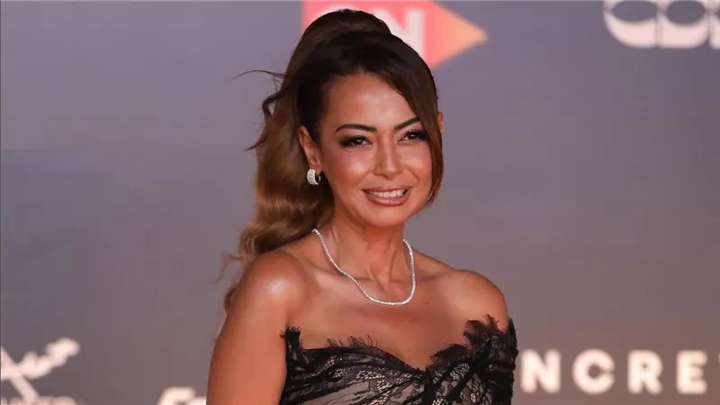 بعد أنباء طلاقها.. داليا مصطفى تثير الجدل بفستان قصير |شاهد