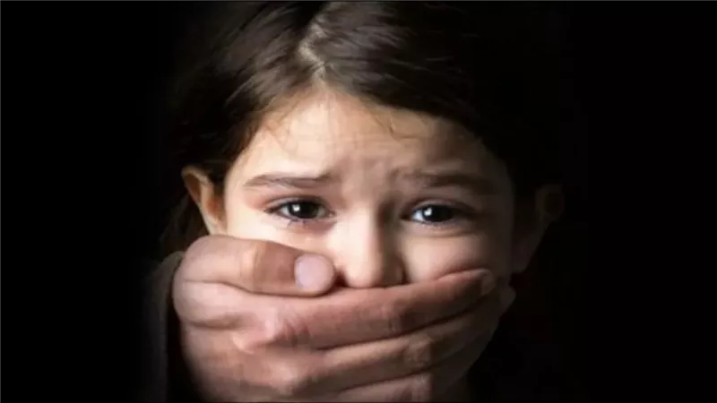استدرجها لشقته.. تفاصيل القبض على بصلة لاتهامه بالتحرش بطفلة في بولاق