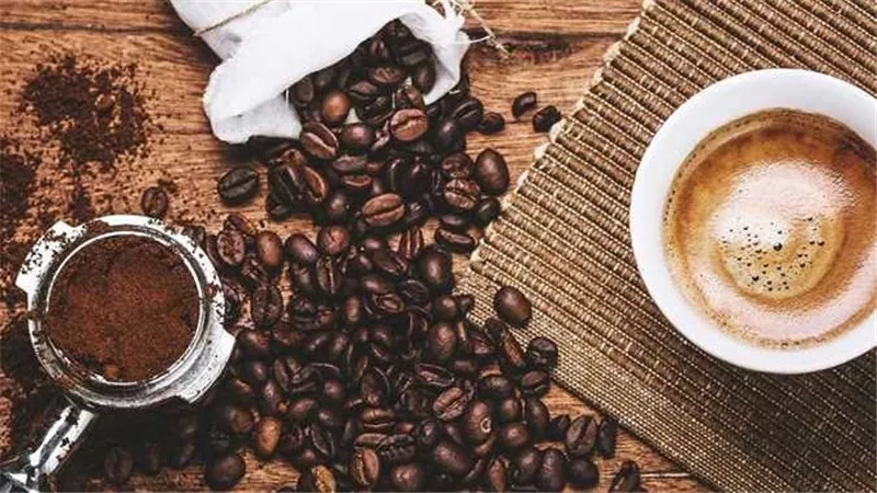 «العيب مش فى البن».. خطأ شائع يغير طعم القهوة والشاي ما هو؟