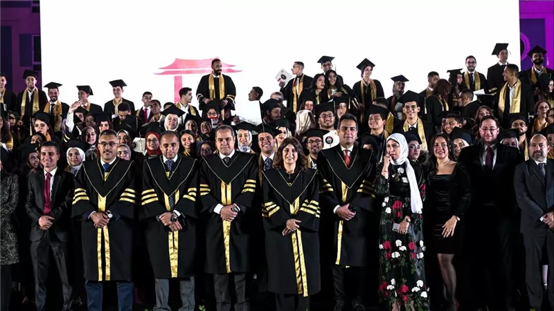 الجامعة المصرية الصينية تحتفل بتخريج دفعتين من كليتي الهندسة والاقتصاد والتجارة الدولية
