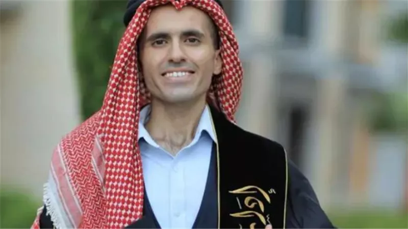 مش هتعرف شكله.. ظهور صادم لملك جمال الأردن مع عائلته | شاهد
