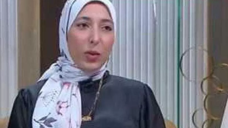 حكم لبس الباروكة للمتزوجة والعزباء؟.. أمينة الفتوى تجيب | فيديو
