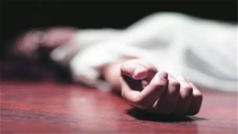 تعالى أنا قتلت مراتي.. صابر هشم رأس زوجته وغرس مقص في قلبها والسبب صادم