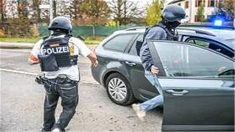 خضعت لعملية جراحية.. القبض على متهم عض أذن شرطية في ألمانيا
