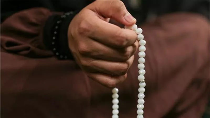 ضبط وإحضار السلاح الظاهر في الفيديو.. 11 قرارًا للنيابة في واقعة «نجل الداعية السلفي» 